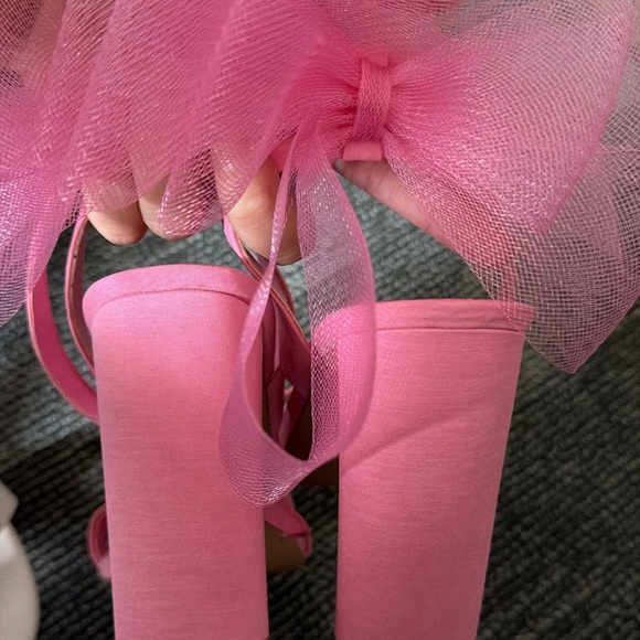 Gianni Bini Pink Bow Heels - Picture 2 of 3